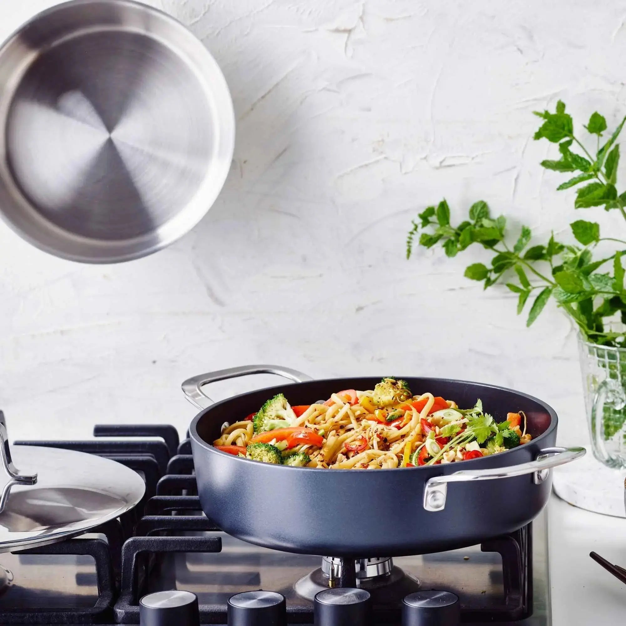Sauté Pan with Lid — 3.5-QT.
