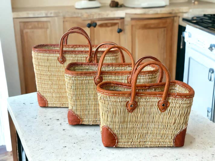 REED BASKET WITH LEATHER Handles